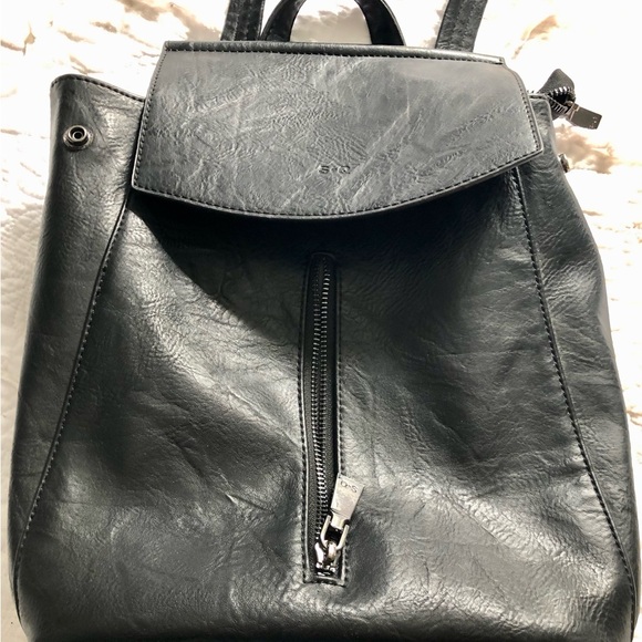 S-Q.  Black Pebble convertible Backpack / Purse, New - S-Q - Picture 7 of 11